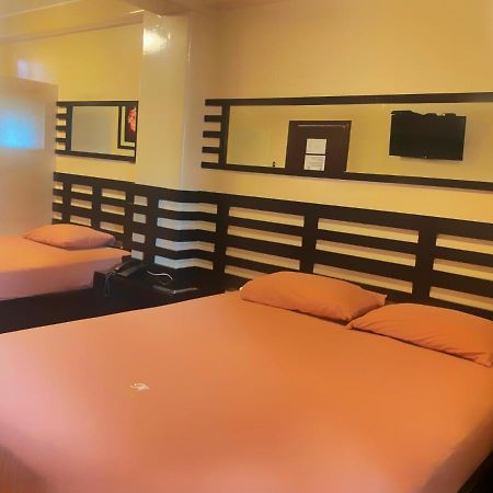 Hostal Montesa Гуаякиль Экстерьер фото